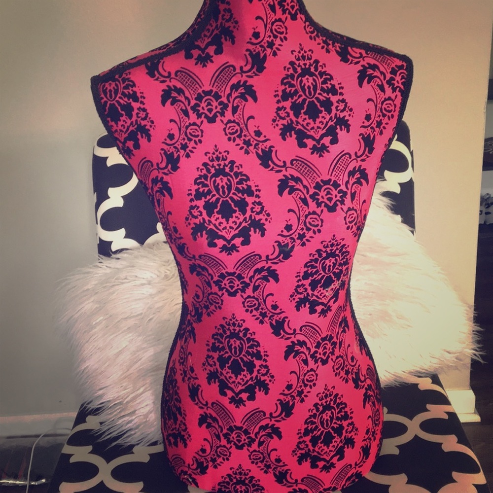 Pink and black Manikin